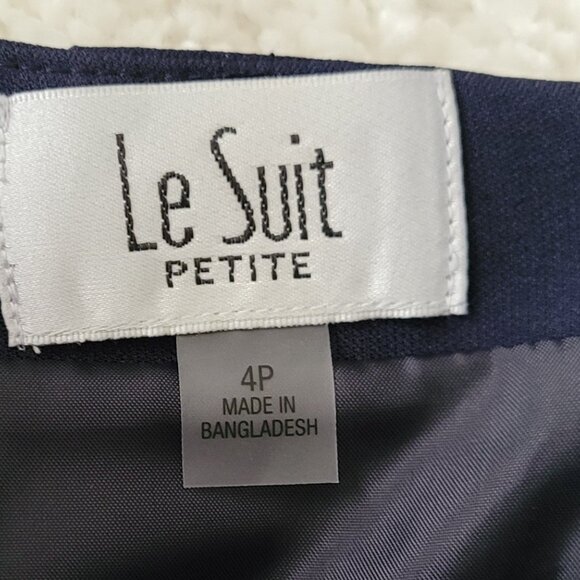 Navy Blue Le Suit skirt suit size 4P. - Picture 8 of 11